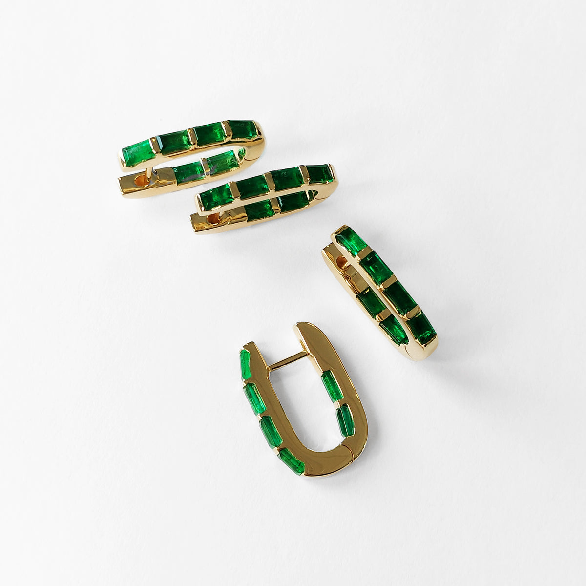 Baguette Emerald LINKA Grande hoop style earrings
