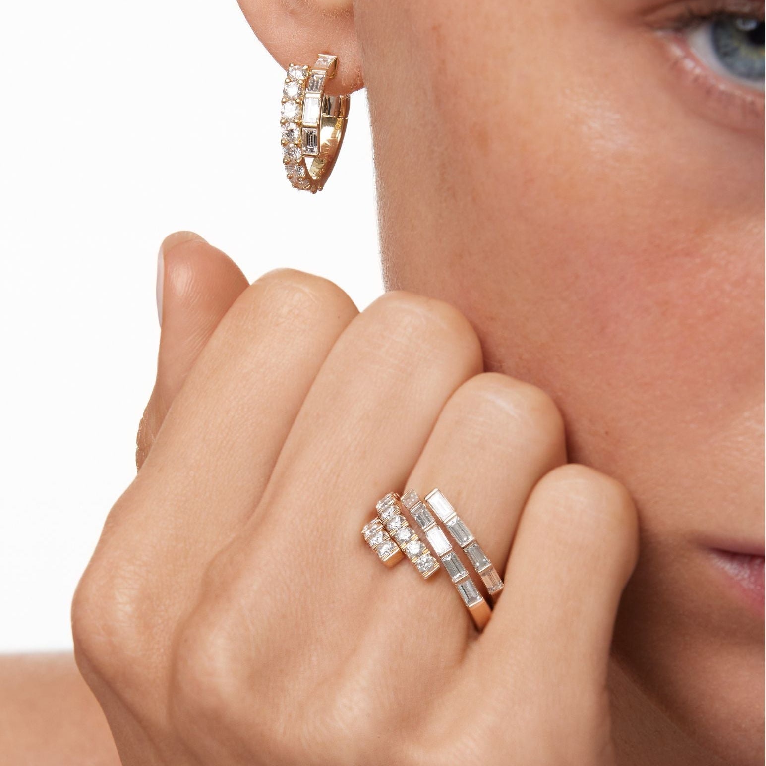 18K gold ECLIPSE grande diamond ring with brilliant and baguette cut diamonds by ALINKA Fine Jewellery