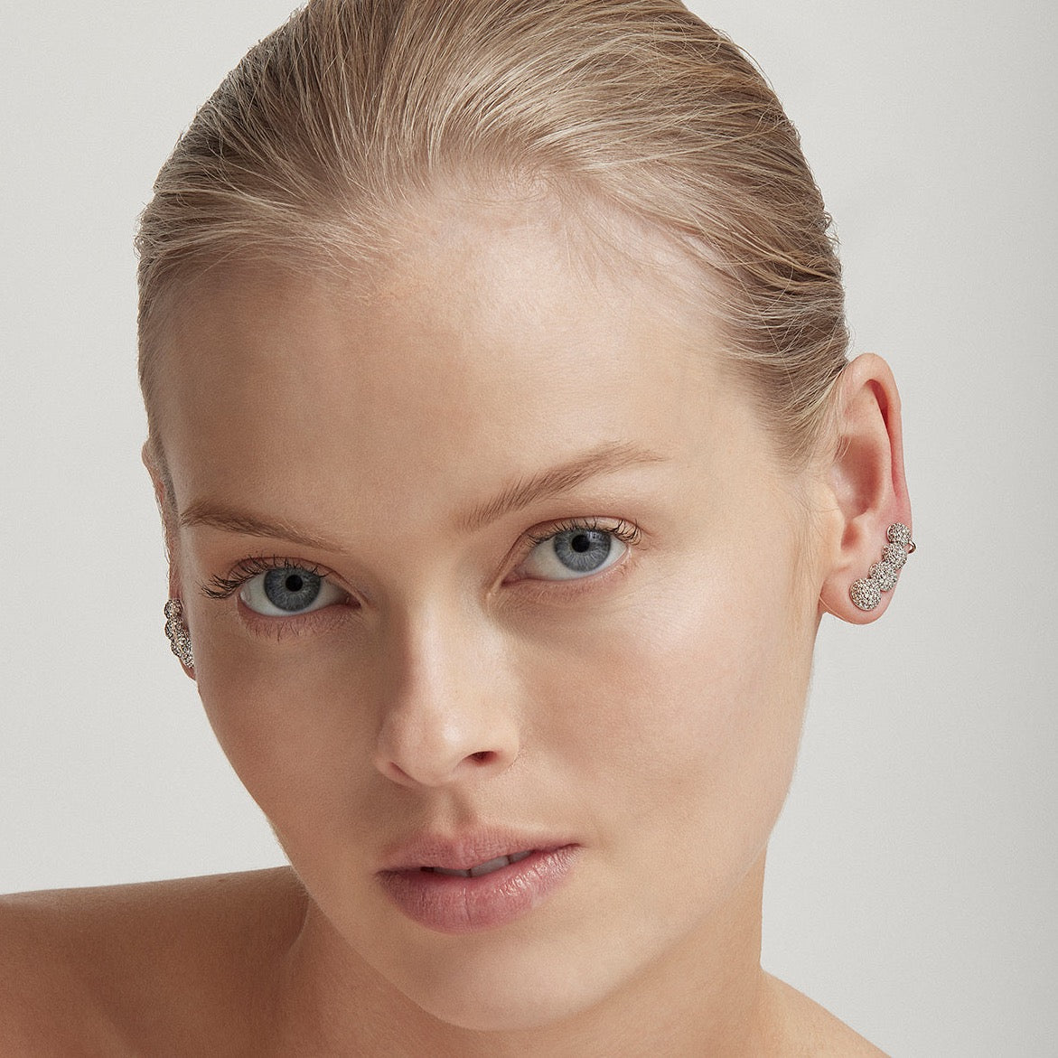 BLACK CAVIAR White Diamond Ear Cuff Single