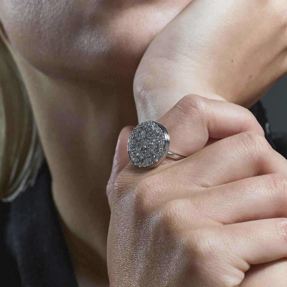 BLACK CAVIAR White Diamond Ring 2ct