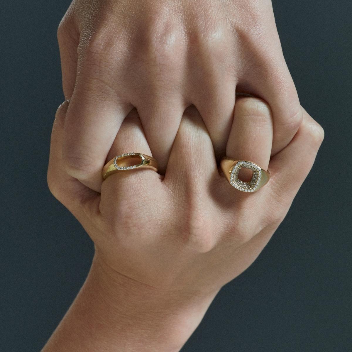 LUNA Signet Diamond Ring